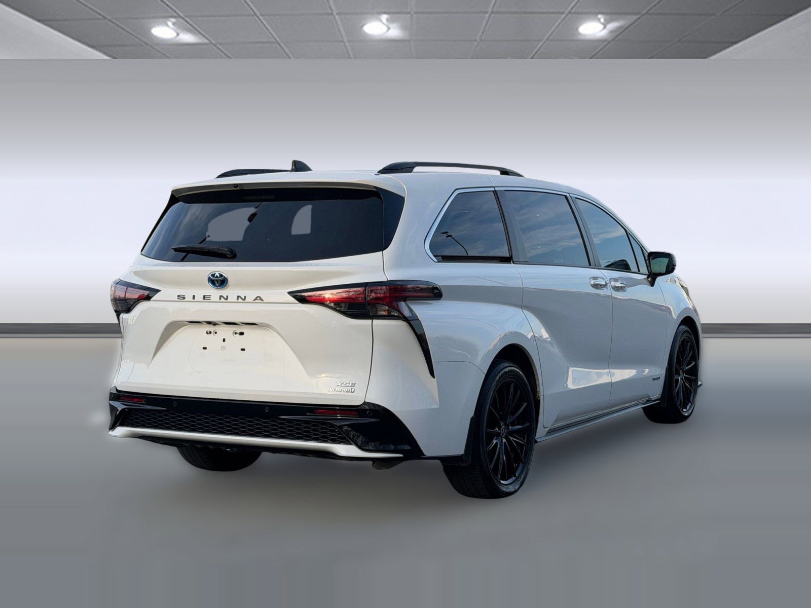 Used 2021 Toyota Sienna XSE w/ XSE Plus Package image 8