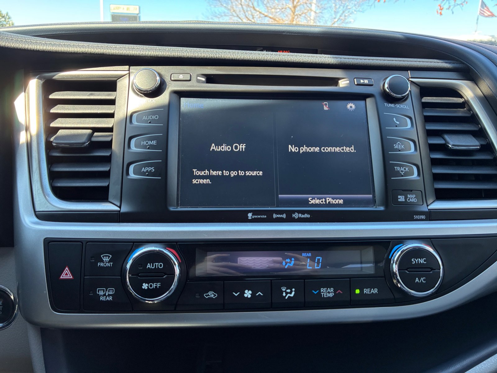 Used 2018 Toyota Highlander XLE image 25