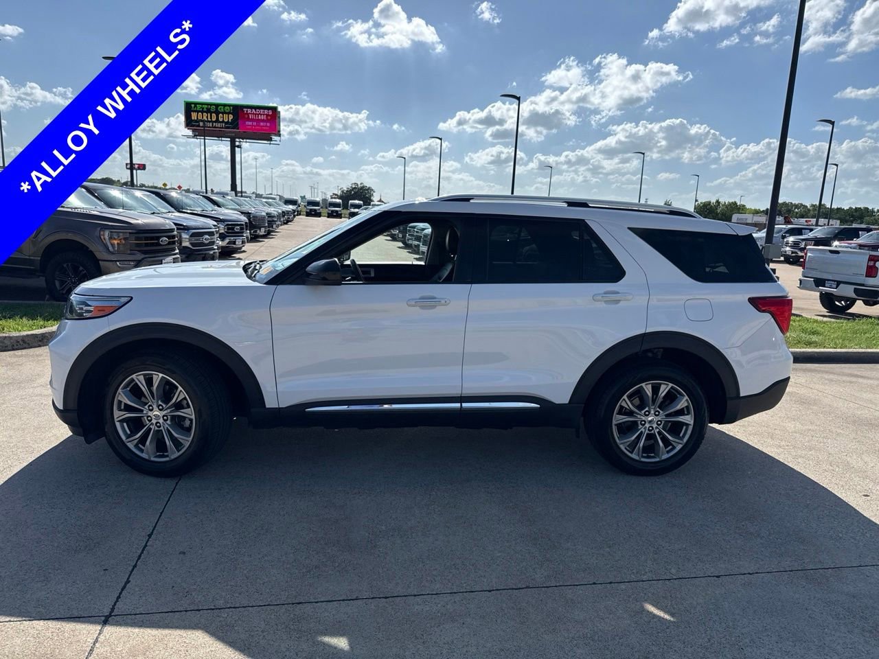 Certified 2023 Ford Explorer Limited AWD/4WD image 3