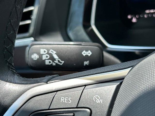 Used 2023 Volkswagen Jetta SE w/ Panoramic Sunroof Package FWD image 30