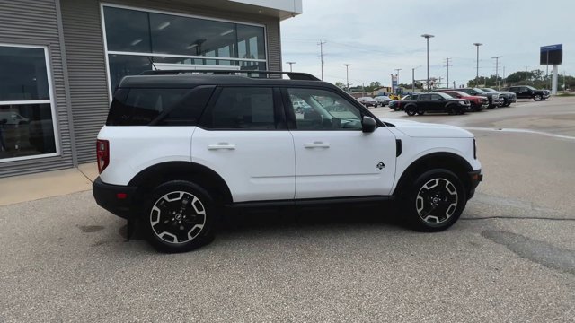 Certified 2021 Ford Bronco Sport Outer Banks w/ Outer Banks Package AWD/4WD image 2