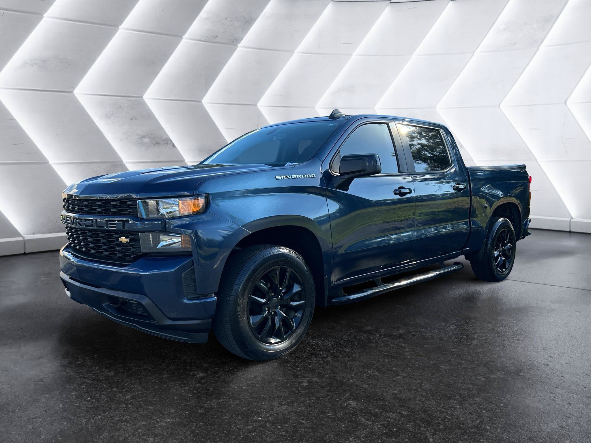 Used 2019 Chevrolet Silverado 1500 Custom w/ Custom Value Package RWD image 3