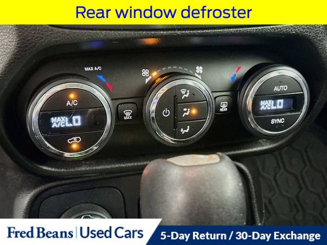 Used 2017 Jeep Renegade Latitude w/ Popular Equipment Group AWD/4WD image 19