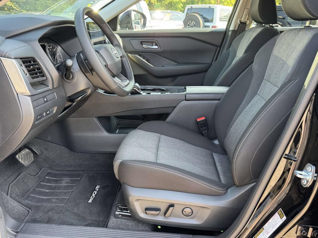 Used 2026 Nissan Rogue SV FWD image 21