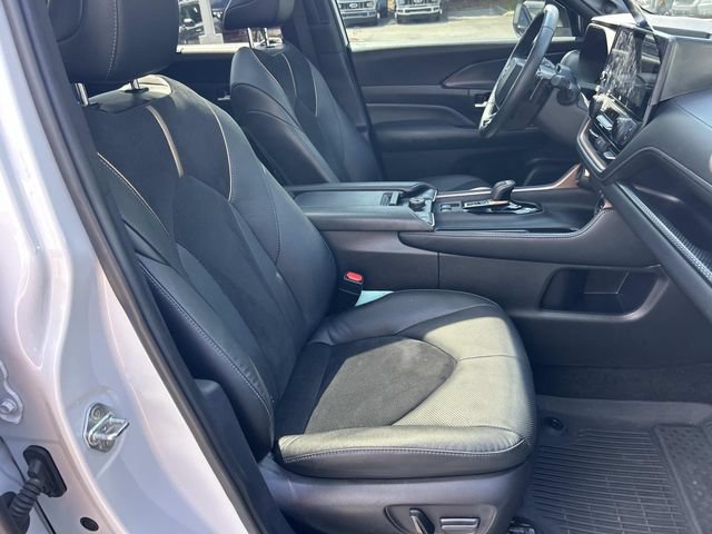 Used 2024 Toyota Grand Highlander AWD Hybrid image 32