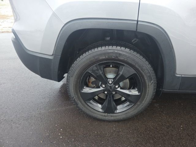 Used 2019 Jeep Cherokee Altitude image 7