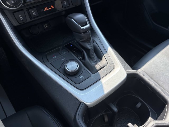 Used 2025 Toyota RAV4 XSE AWD/4WD image 32