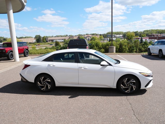 Used 2025 Hyundai Elantra SEL FWD image 4