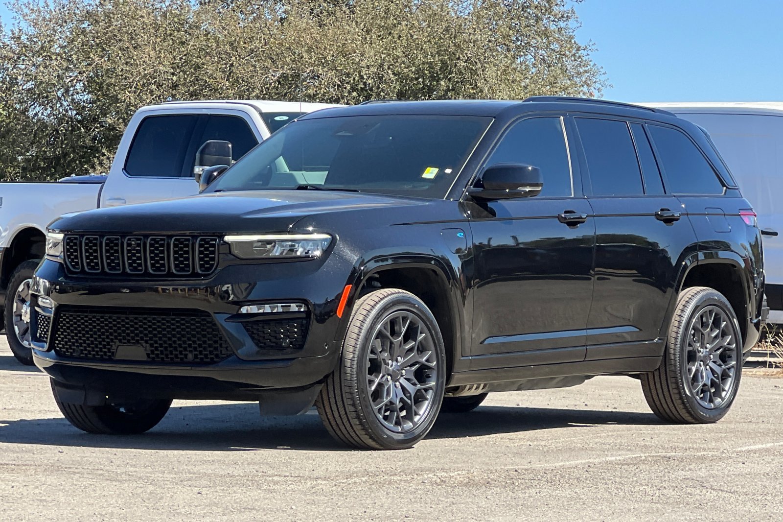 Used 2023 Jeep Grand Cherokee Summit AWD/4WD image 8