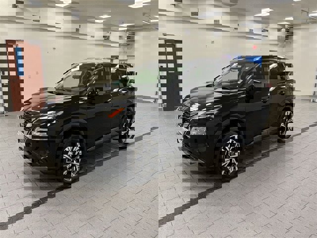 Used 2023 Nissan Rogue SV image 4