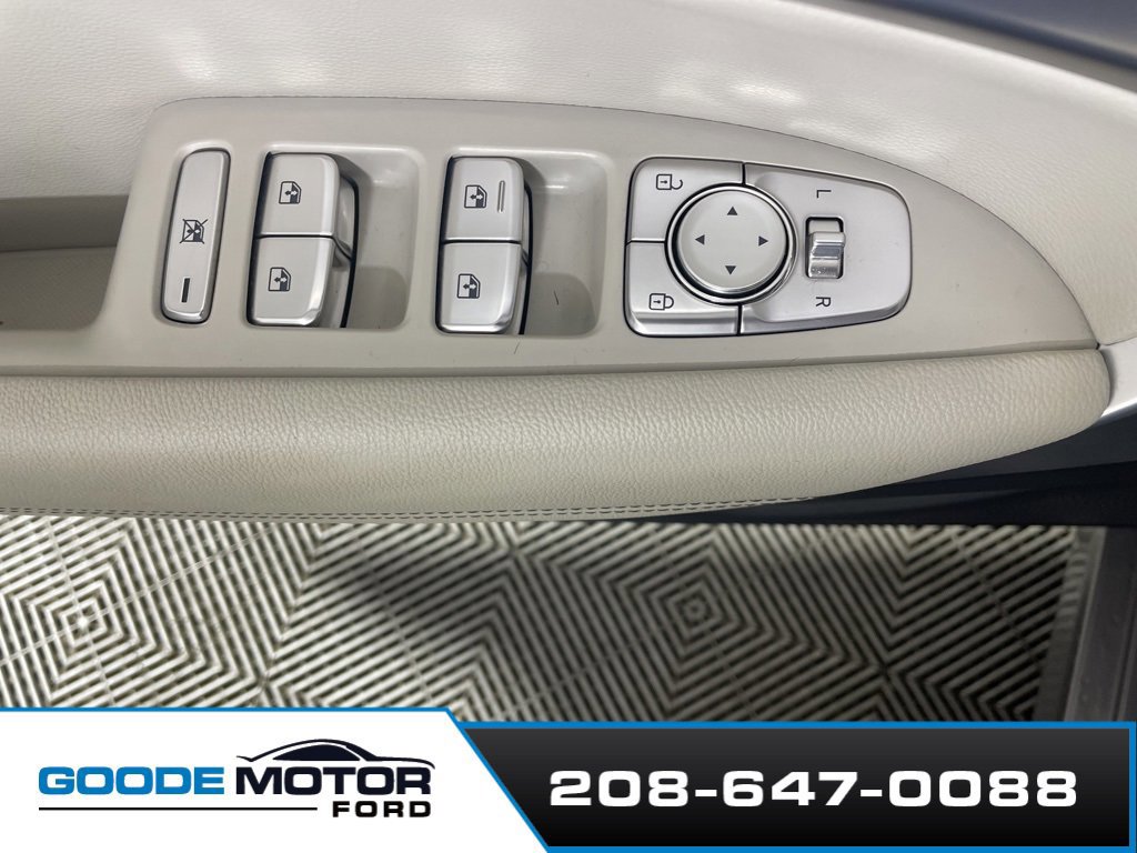 Used 2024 Genesis G70 2.5T image 10