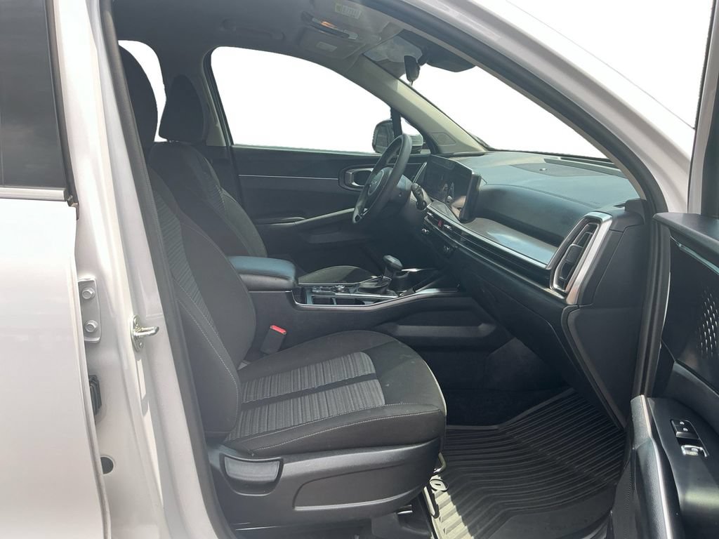 Used 2025 Kia Sorento LX FWD image 22