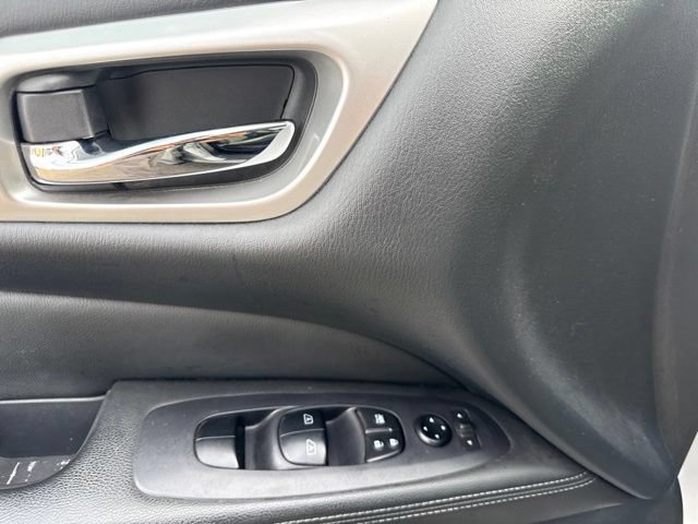 Used 2019 Nissan Pathfinder SV AWD/4WD image 15