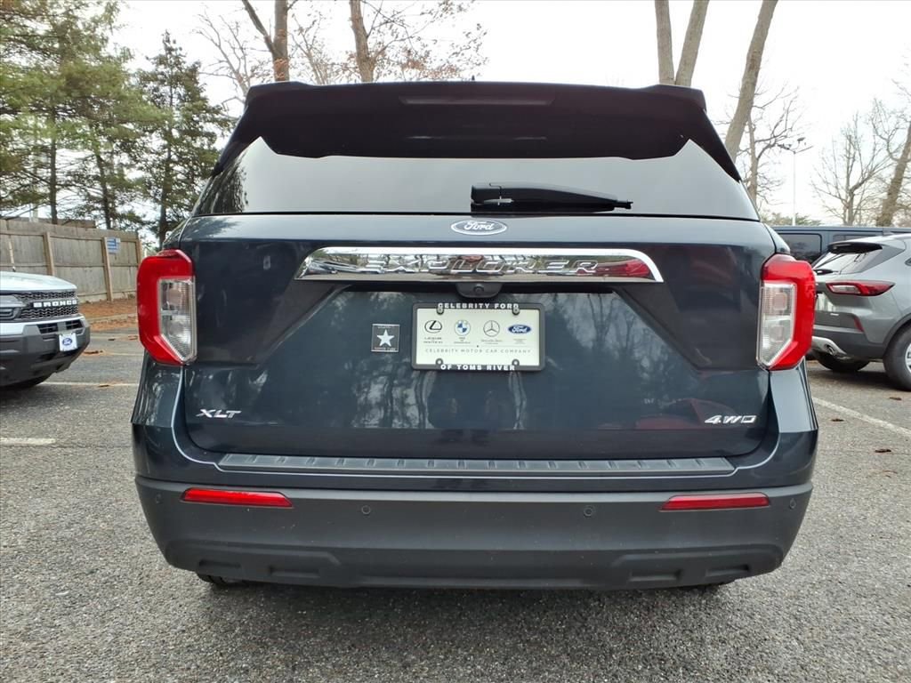 Certified 2023 Ford Explorer XLT image 3