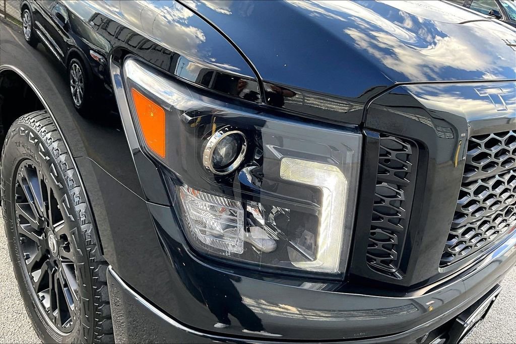 Used 2018 Nissan Titan SV w/ SV Convenience Package image 27
