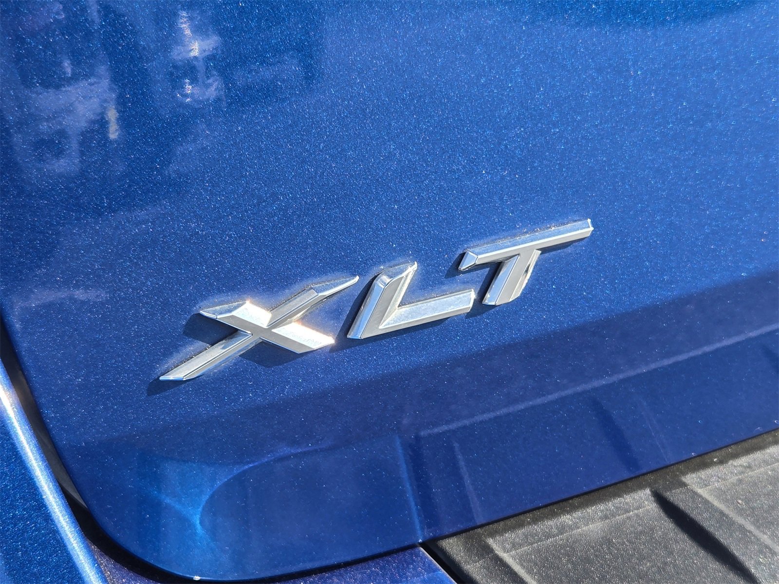 Certified 2022 Ford Explorer XLT w/ Equipment Group 202A image 11