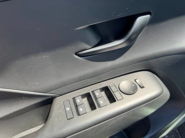 Used 2025 Hyundai Kona SEL FWD image 22