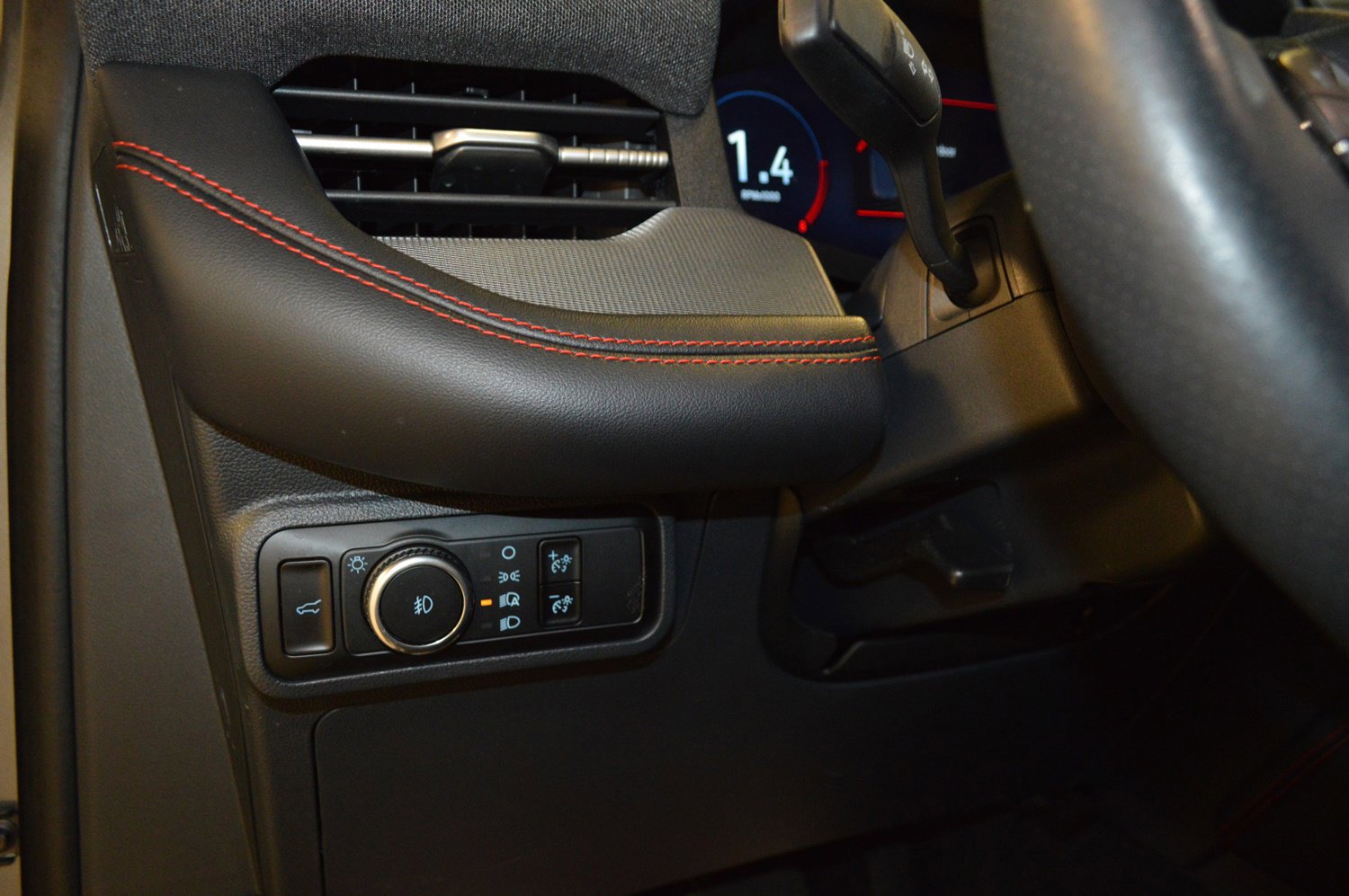 Certified 2025 Ford Explorer ST-Line image 17