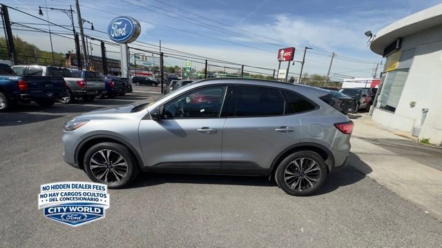 Certified 2022 Ford Escape SE w/ SE Sport Appearance Package AWD/4WD image 2