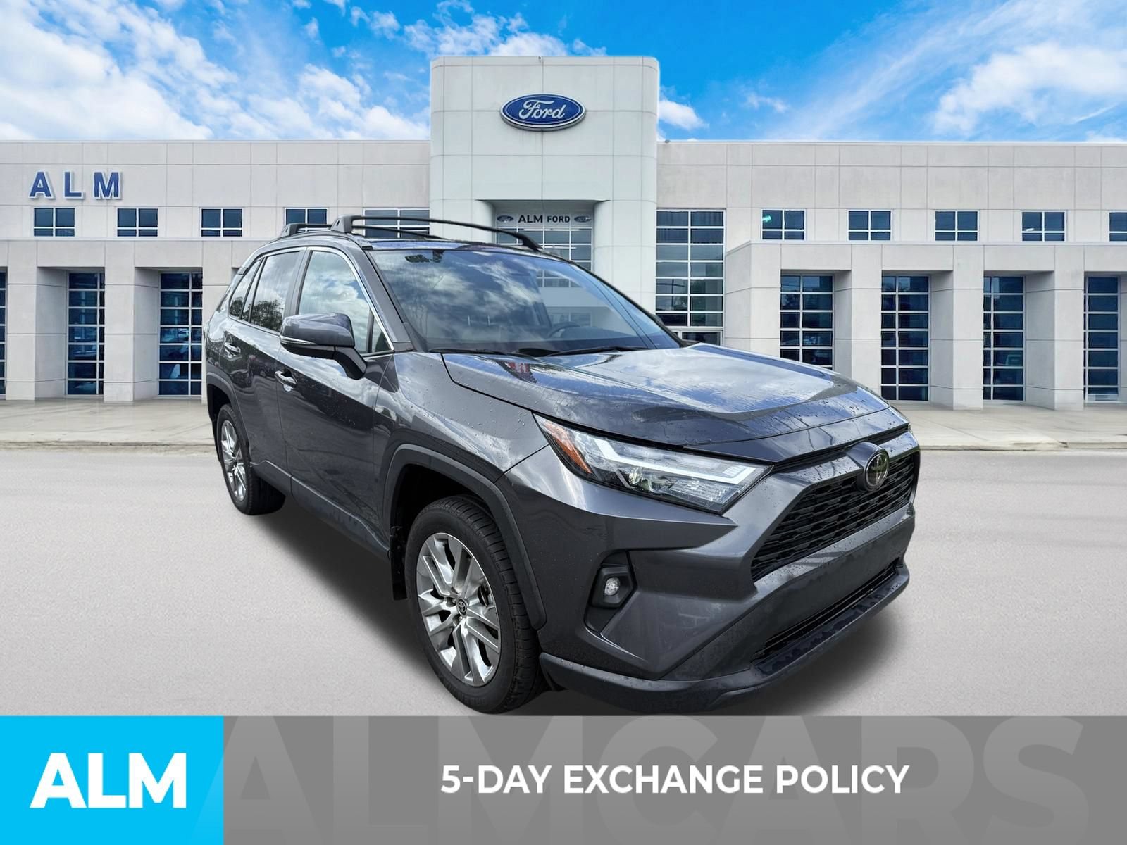 Used 2024 Toyota RAV4 XLE Premium FWD image 3