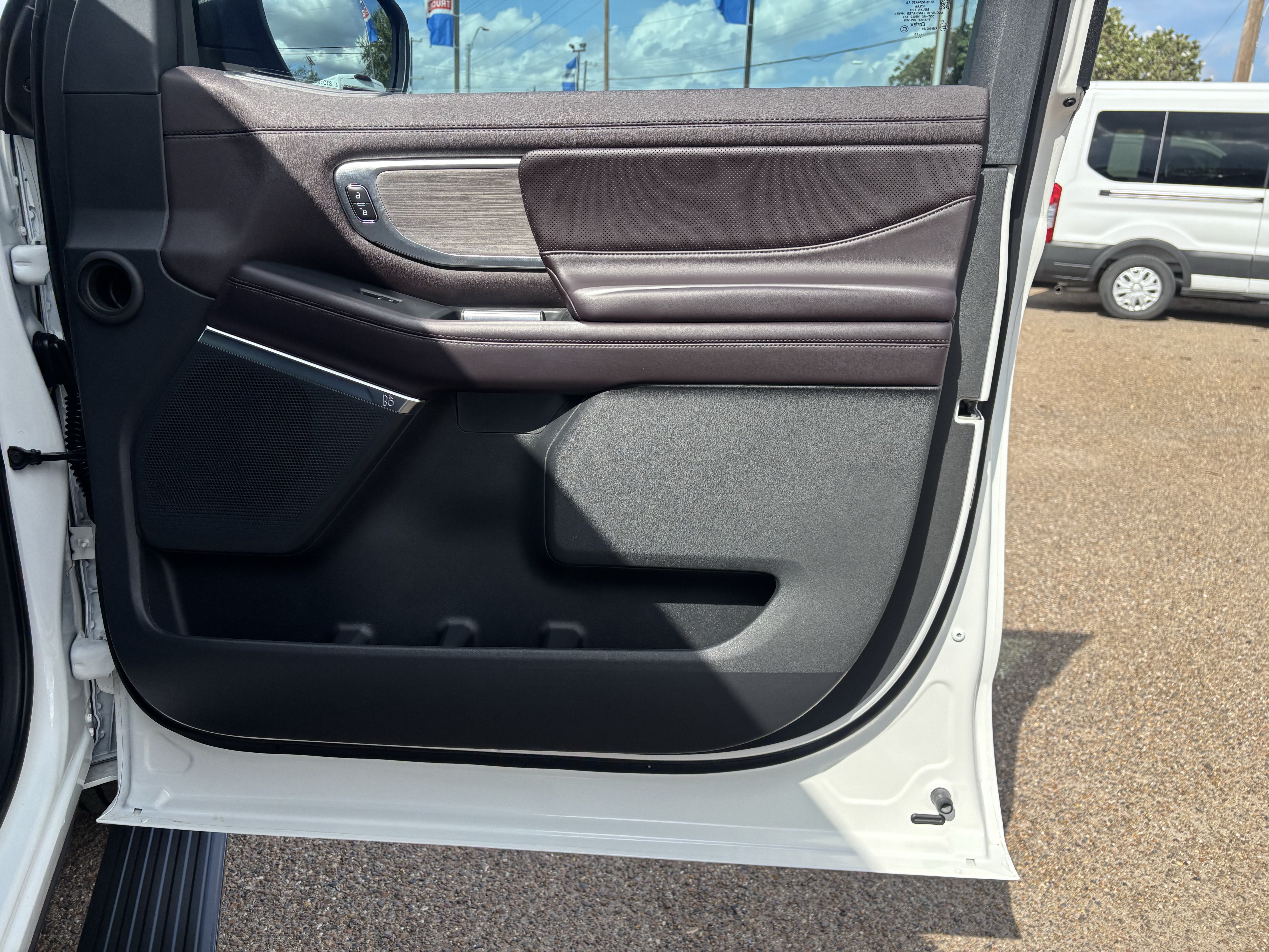 Certified 2025 Ford Expedition Max Platinum w/ Platinum Ultimate Package AWD/4WD image 26