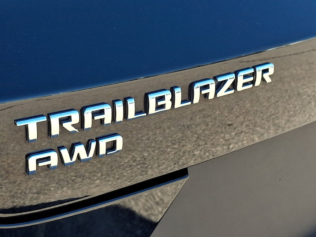 Used 2025 Chevrolet TrailBlazer LT AWD/4WD image 29