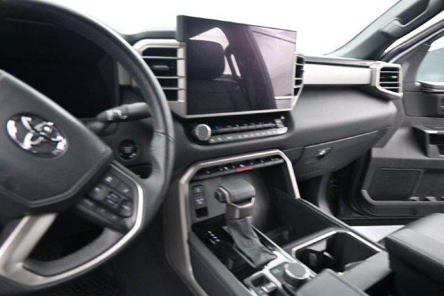 Used 2025 Toyota Tundra Limited AWD/4WD image 25