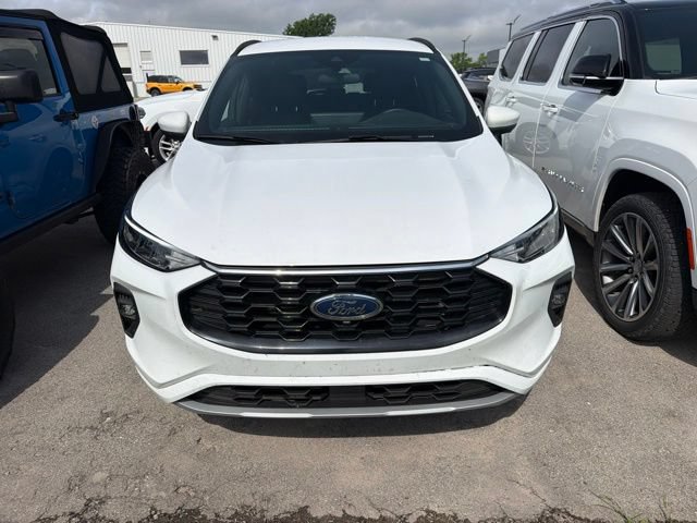 Certified 2023 Ford Escape ST-Line Select w/ Tech Pack #2 AWD/4WD image 2