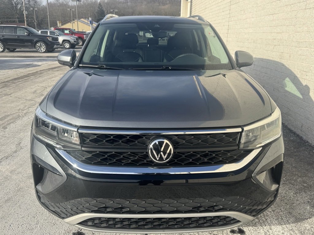 Used 2023 Volkswagen Taos SE w/ Panoramic Sunroof Package image 9