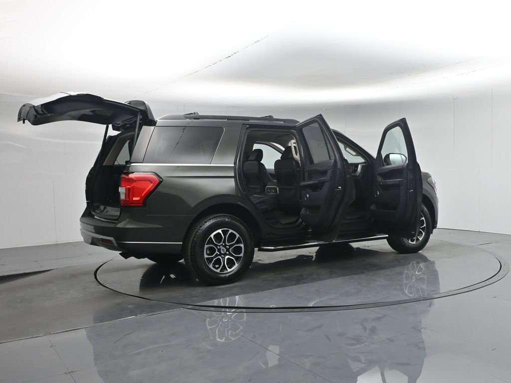 Certified 2023 Ford Expedition XLT image 6