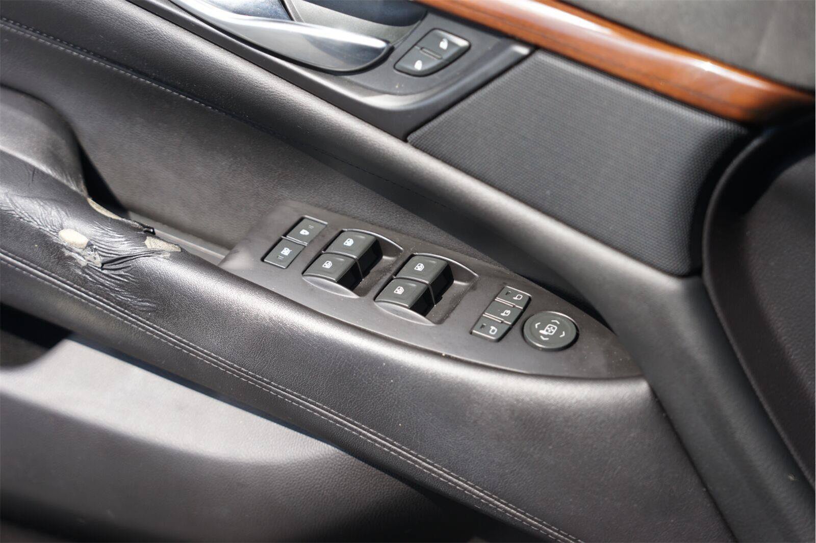 Used 2019 Cadillac Escalade Luxury AWD/4WD image 32
