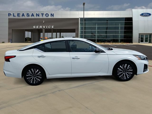 Used 2025 Nissan Altima 2.5 SV FWD image 6