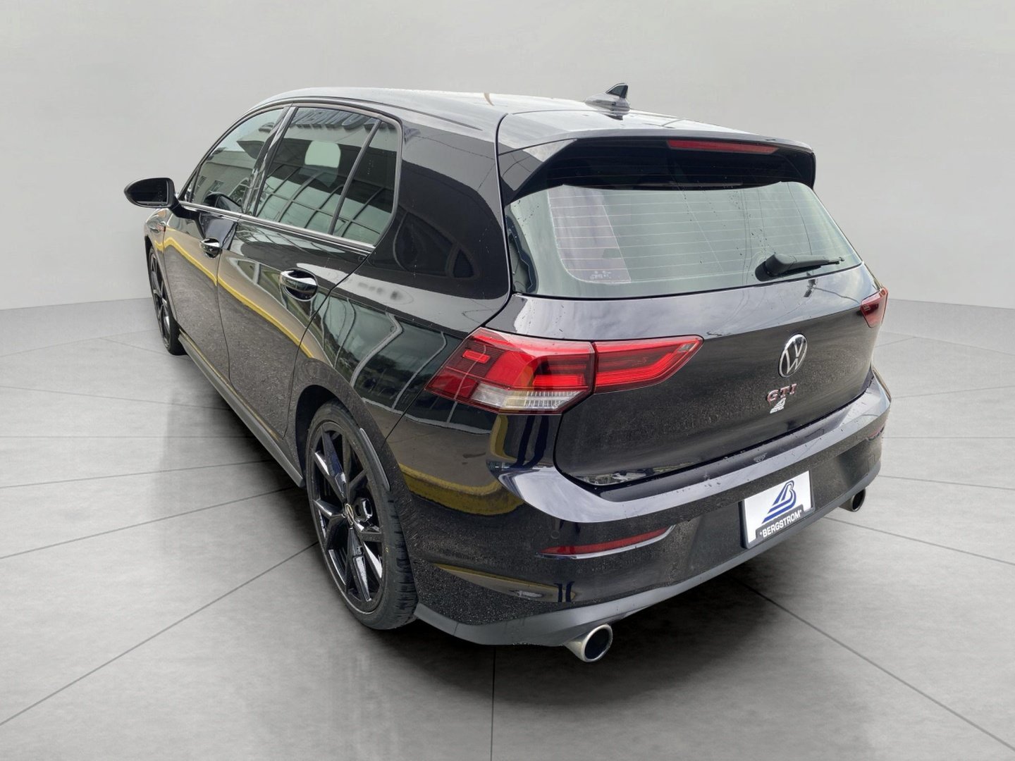 Used 2024 Volkswagen GTI SE FWD image 8