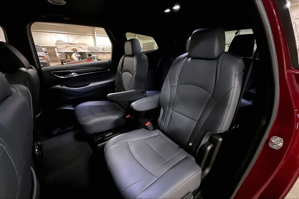 Used 2024 Buick Enclave Premium image 24