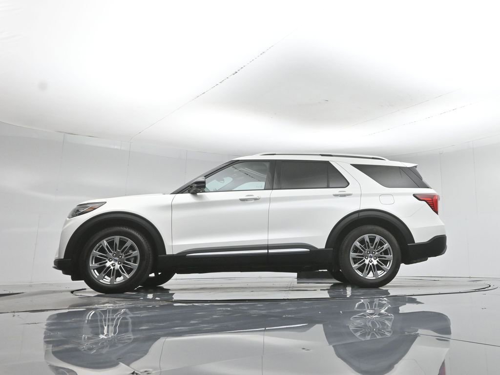 Certified 2025 Ford Explorer Platinum RWD image 8