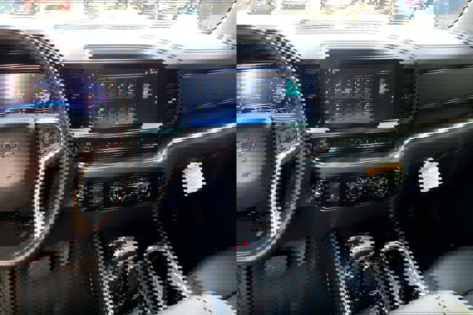 Used 2025 Chevrolet Silverado 1500 LT Trail Boss w/ Convenience Package II image 9