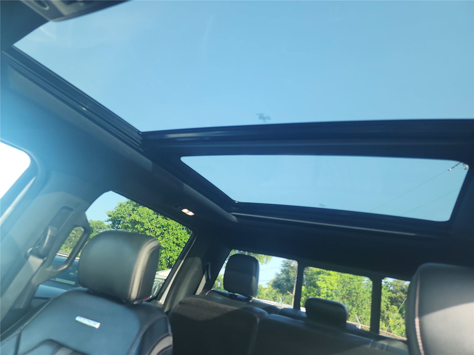 Certified 2019 Ford F450 Platinum w/ Platinum Ultimate Package AWD/4WD image 18