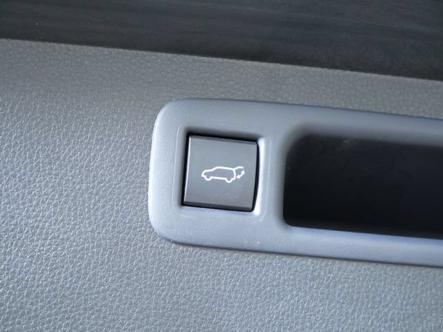 Used 2021 Toyota Highlander LE AWD/4WD image 10