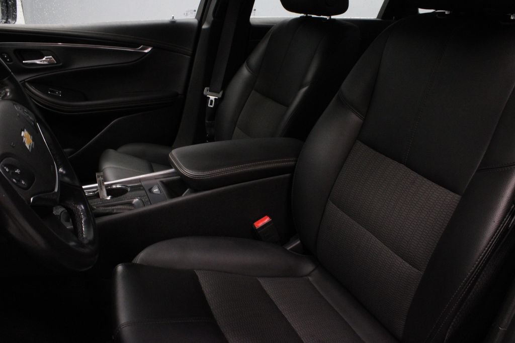 Used 2019 Chevrolet Impala LT FWD image 23