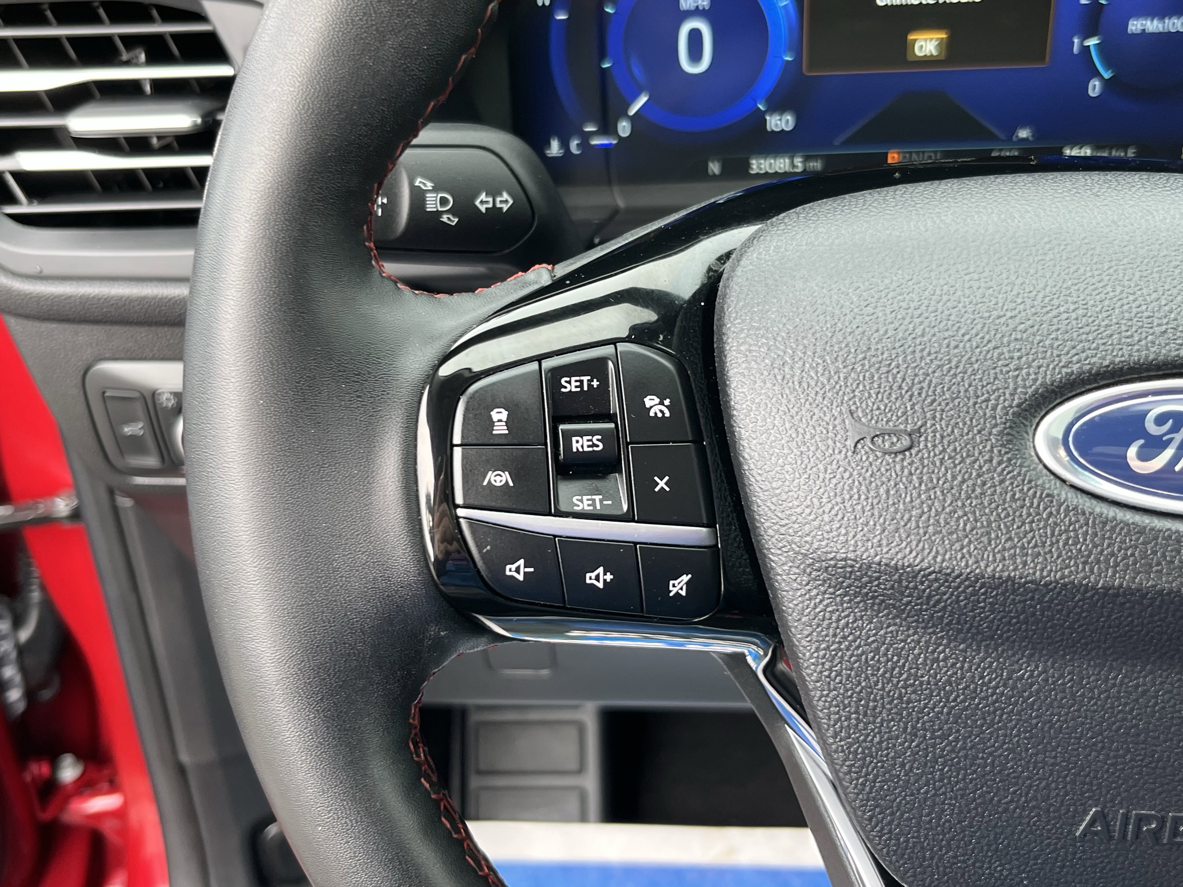 Certified 2022 Ford Escape SEL w/ SEL Stealth AWD Package image 17