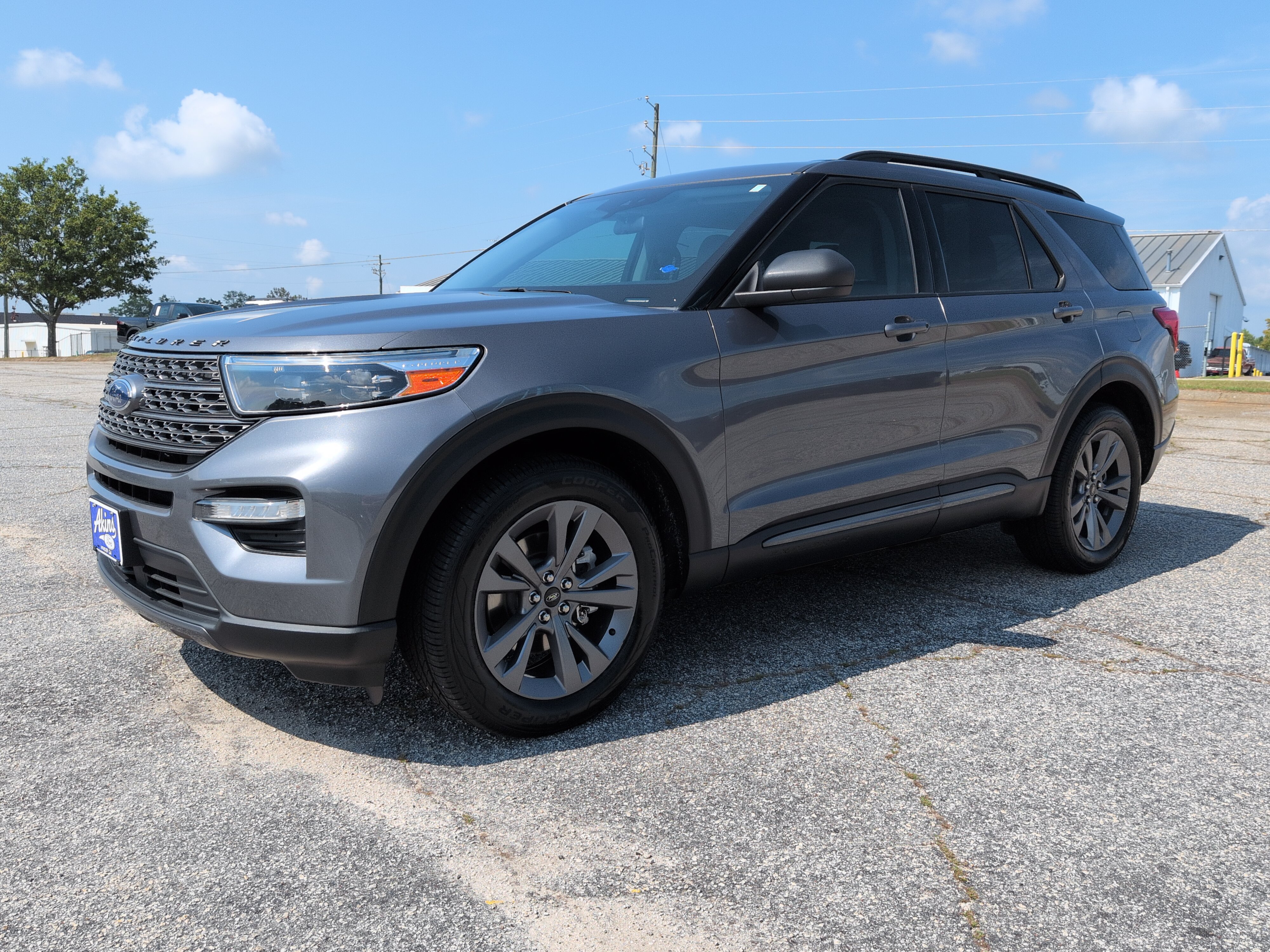 Certified 2021 Ford Explorer XLT w/ Equipment Group 202A AWD/4WD image 6
