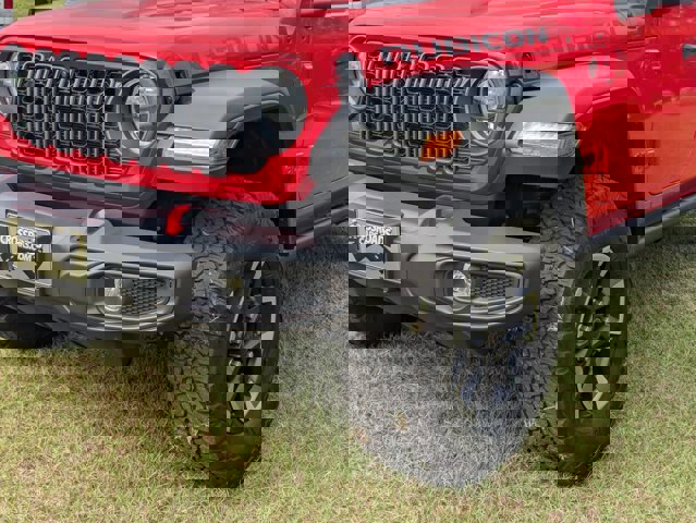 Used 2024 Jeep Wrangler Rubicon w/ Technology Group image 2