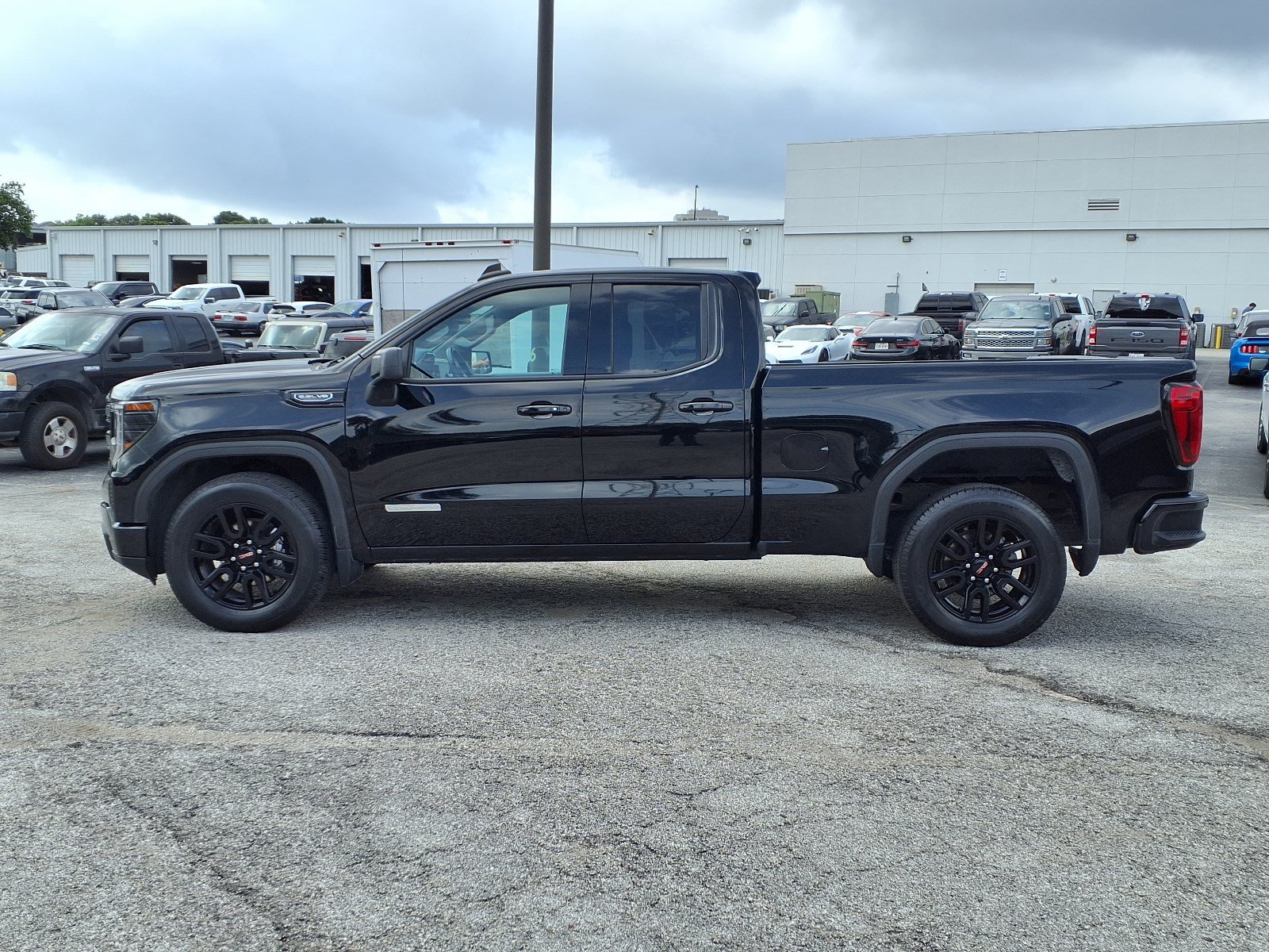 Used 2023 GMC Sierra 1500 Elevation RWD image 2