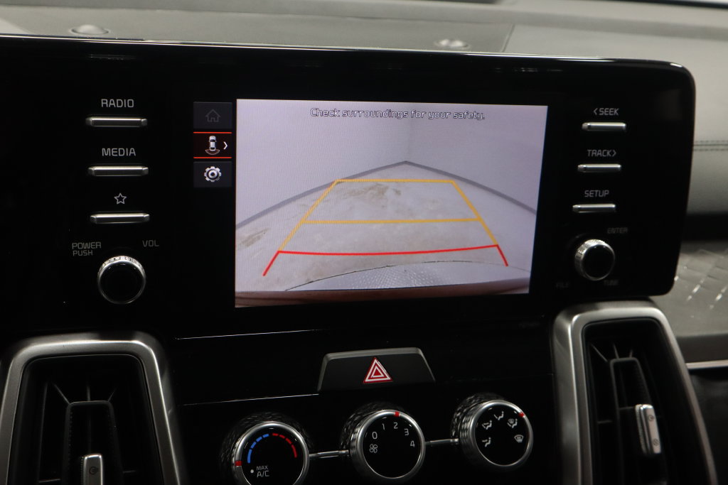 Used 2023 Kia Sorento LX FWD image 3