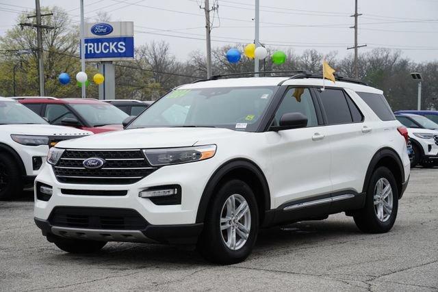 Certified 2024 Ford Explorer XLT w/ Equipment Group 202A AWD/4WD image 3