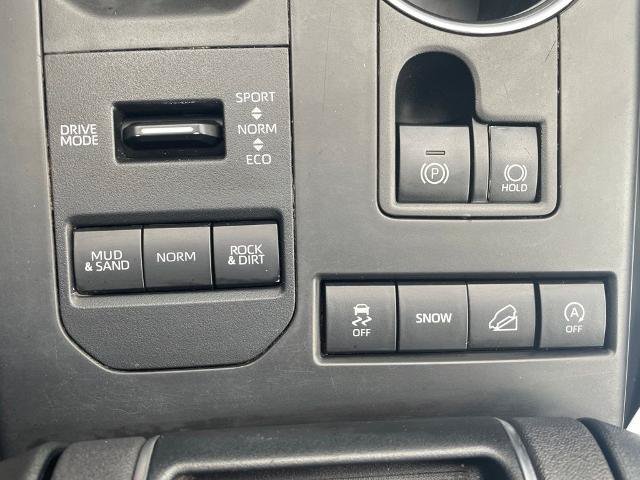 Used 2022 Toyota Highlander XLE AWD/4WD image 22