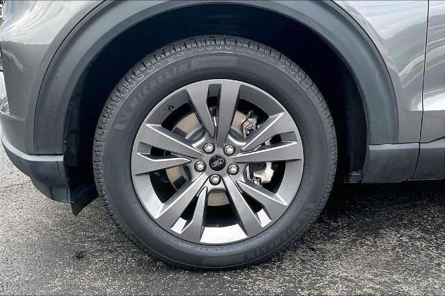 Certified 2022 Ford Explorer XLT w/ Equipment Group 202A RWD image 9