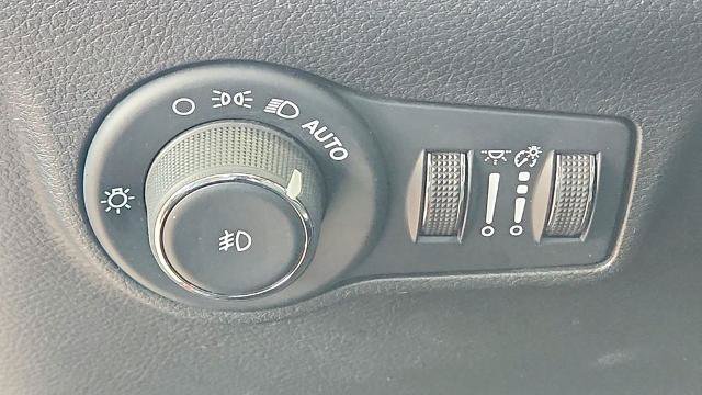 Used 2024 Jeep Compass Latitude AWD/4WD image 10