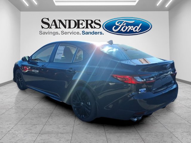 Used 2025 Toyota Camry SE FWD image 4