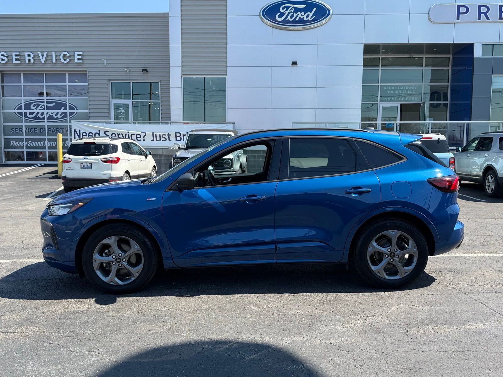 Certified 2023 Ford Escape ST-Line w/ Tech Pack #1 FWD image 3